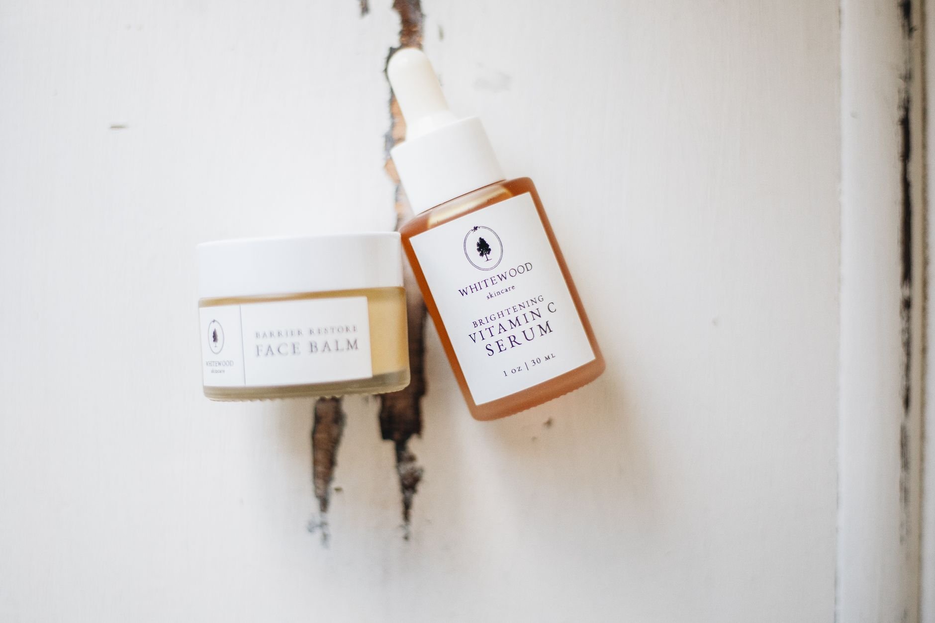 Flatlay of natural skincare beauty products — clean minimalist ritual.